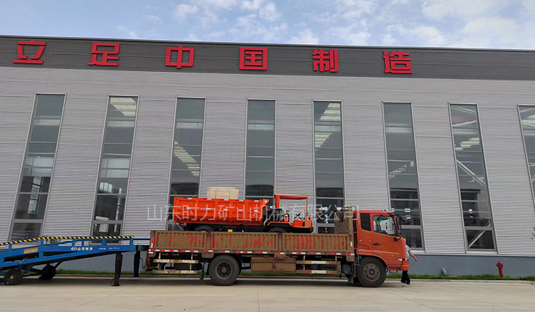 客戶定制載重8噸礦用四不像運輸車裝車發(fā)貨黃島港，出口中亞