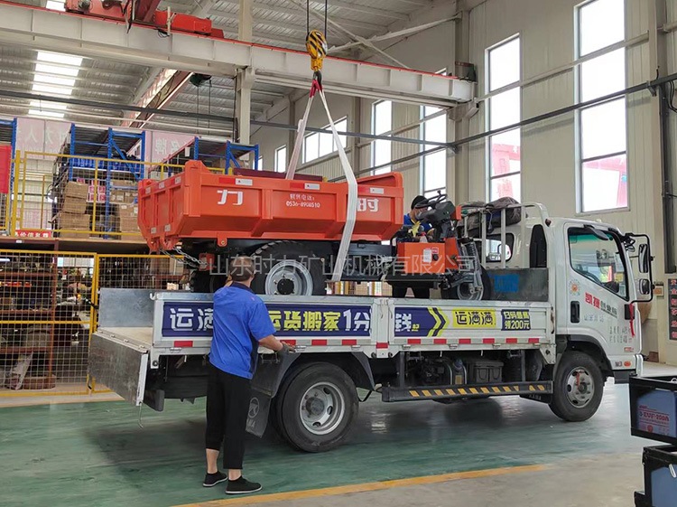 綠色礦山開采好助手！兩臺載重3.5噸純電動礦用自卸車裝車發(fā)貨河南某礦