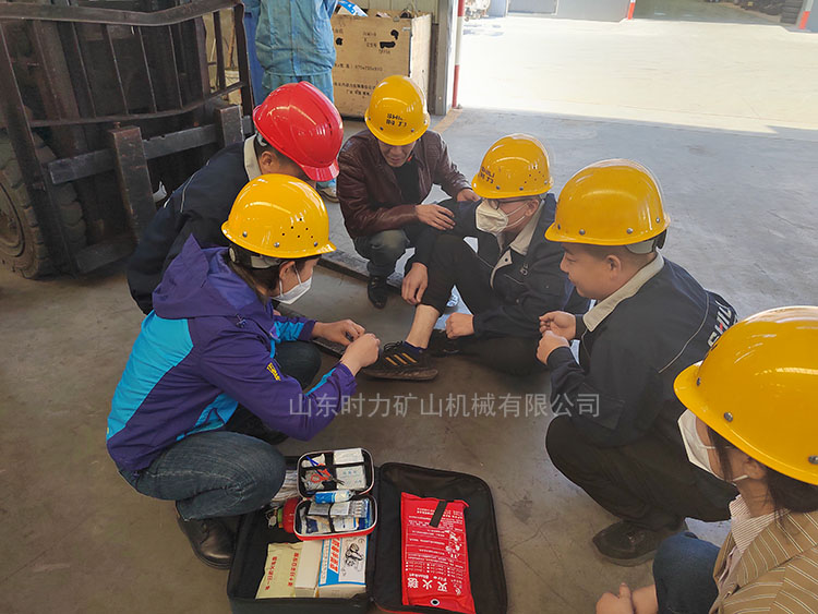 加強(qiáng)企業(yè)防患意識(shí)，積極開展叉車安全事故應(yīng)急救援演練